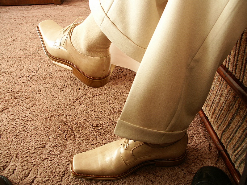 043 Nawet dywan sobie kupil pod kolor.JPG - Zajmujemy bloki startowe.